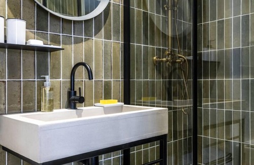 18th Arrondissement Hotel | Baba Hotel
