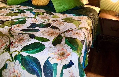Mountain Club Cottage | Baba's Garden - a sweet cozy private gem!
