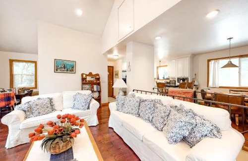 Cedar Glen House | Babbling Brook