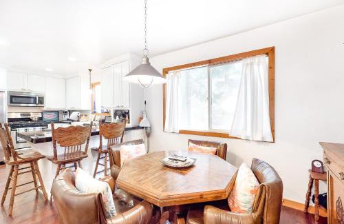 Cedar Glen House | Babbling Brook