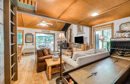 Shaver Lake Hotel | Babbling Pines