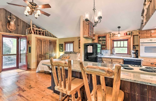 Clyde Apartment | 'Baby Bear' Clyde Cabin on Mountain Farm!