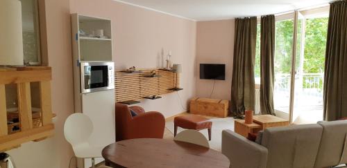 Weisenau Apartment | Bacchus - helles und geräumiges Appartement mit Balkon in Uninähe