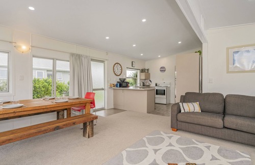 Whangamata House | Bach Life on Seabreeze - Whangamata Holiday Home