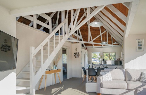 Onemana House | Bach On The Grove - Onemana Holiday Home