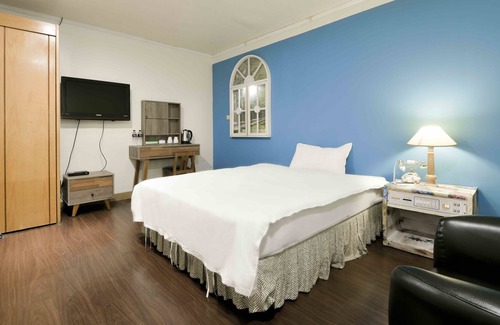 West District Hotel | Back Home Hotel