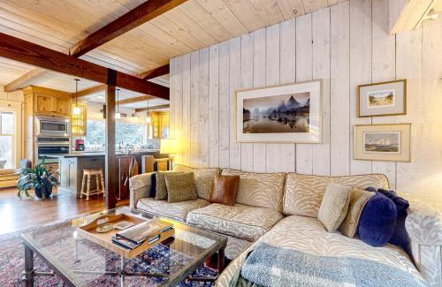 Manchester Center House | Back Nine Bluff