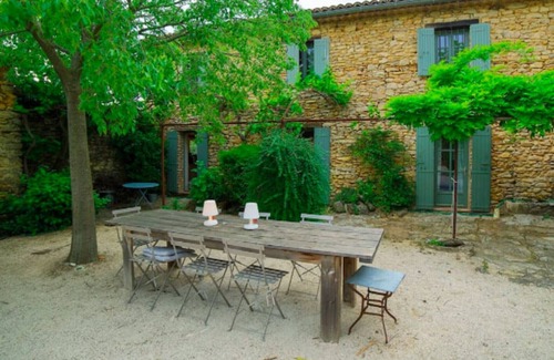 Laudun House | Back to Basics, Provencal farmhouse lost in the vineyards of Provence.