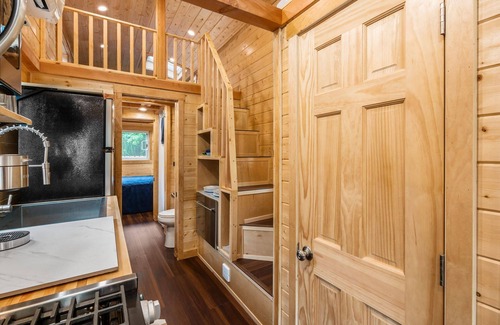 Laurelville House | Back to Nature with Tiny Home Experience, treed 60 acres to hike on