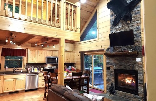 Topton Cabin | Back too School Getsway!August Deals! Enjoy Fishing, Boating, Rafting & Hiking!