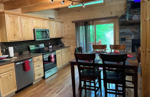 Topton Cabin | Back too School Getsway!August Deals! Enjoy Fishing, Boating, Rafting & Hiking!