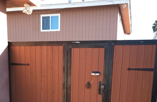 Castle Park Cottage | Back Yard Cottage...