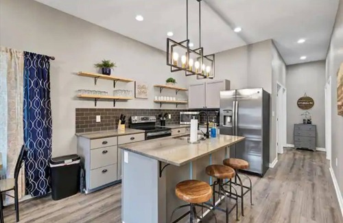 New Albany House | Backyard BBQ in New Albany-Close to Louisville!