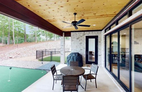 Hot Springs Village House | Backyard Birdie