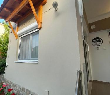 Toroni House | Backyard houses