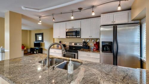 Savannah House | Backyard Pool! Refresh at Rivermist Condo