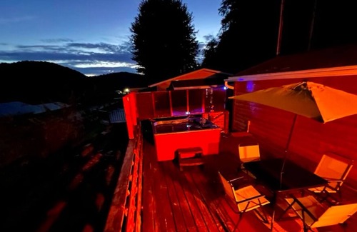 Lansing Cabin | Badger...3 BR Cabin w/ Hot Tub