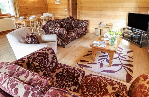 Lincoln Cottage | BADGER LODGE, pet friendly, with hot tub in Bardney