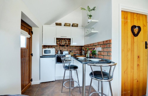 Hopton House | Badger Set - One Bedroom House, Sleeps 2
