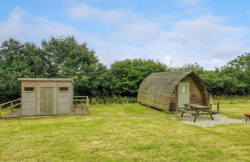 Liskeard Cottage | BADGER SET @ PENBUGLE ORGANIC FARM, pet friendly in Duloe