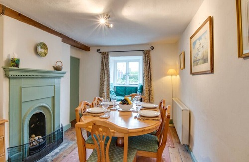 Littlebredy House | Badgers Cottage - Two Bedroom House, Sleeps 4