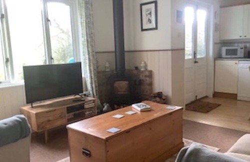 Burgh Island Cabin | Badgers Den, cosy lodge quiet countryside area near to beach in Bantham S. Devon