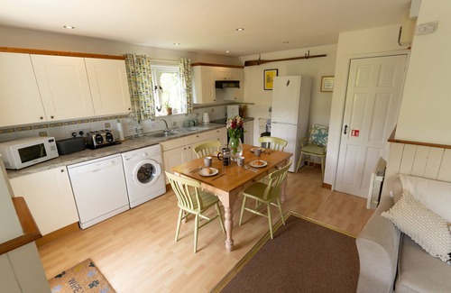 Burgh Island Cabin | Badgers Den, cosy lodge quiet countryside area near to beach in Bantham S. Devon
