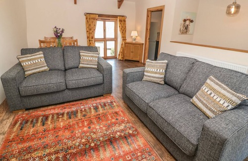 Launceston Cottage | BADHARLICK GRANARY, pet friendly, with a garden in Egloskerry