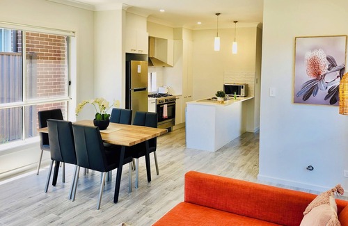 Bardia House | Badia& 5B3B Home for 12 wifi & Free Parking