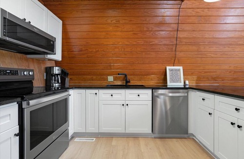 New London Cabin | Badin Lake retreat-nestled in a cove, close to Uwharrie National Forest.