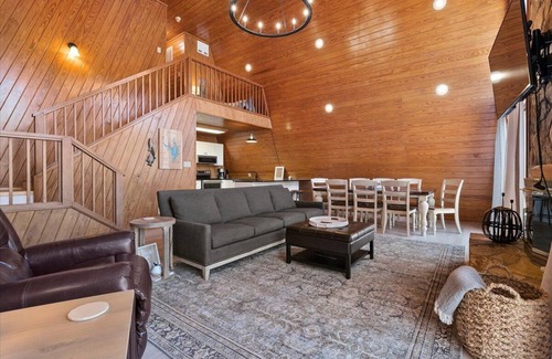 New London Cabin | Badin Lake retreat-nestled in a cove, close to Uwharrie National Forest.