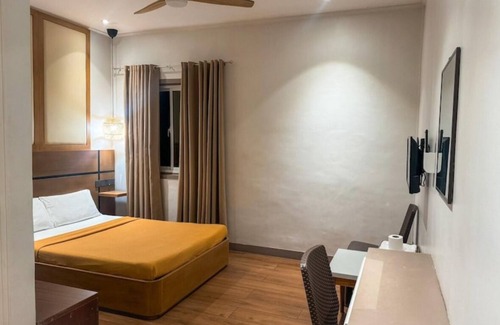 Baguio Hotel | Baguio City Burnham Park