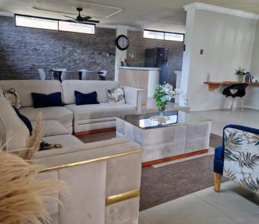 Puerto Baquerizo Moreno House | Bahía Gardner