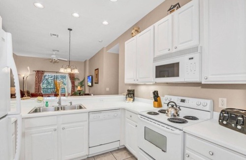 Lake Davenport Estates Condo | Bahama Bay Caribbean Island themed resort of near to Disney