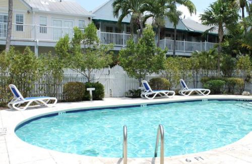 Bahama Village House | Bahamian Reed by AvantStay Walk to Everything w Community Pool Week Long Stays Only