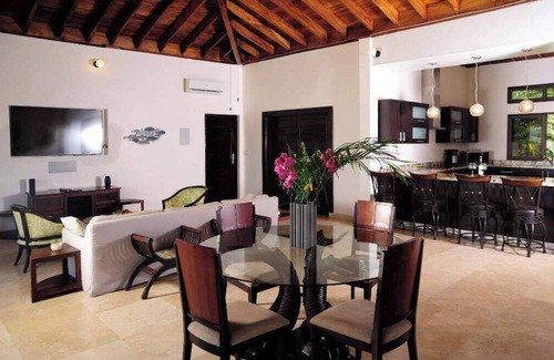 Santa Ana House | Bahia Breeze 3 BR Nature Sanctuary with pool in the Pearl Islands b