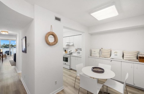 St. Petersburg Apartment | Bahia Vista 14-259