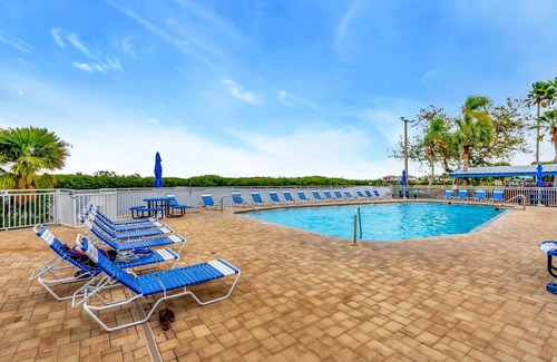 Ruskin Apartment | Bahia Waterview Suite Pool Tennis Beach Fishing