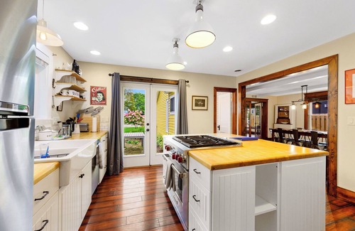 Baileys Harbor House | Baileys Harbor Yellow House with a view