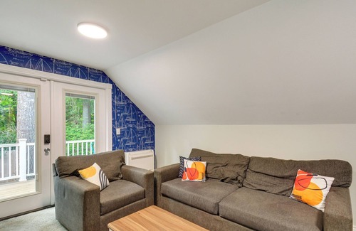 Rollingbay Apartment | Bainbridge Island Rental: Half-Mi to Beach!
