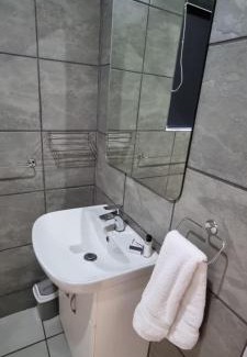 Bloemfontein Cabin | Bains Lodge