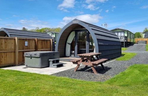 Coldstream Cottage | Baird's Chalet (Pet Friendly)