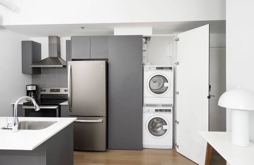 Chinatown Apartment | Bakan- 1bedroom Downtown/Old Montreal-4Guests