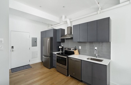 Chinatown Apartment | BAKAN Gem in the city : MODERN 1BD in Old Mtl/DT