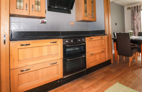 Delabole Cottage | BAKERS COTTAGE, character holiday cottage, with open fire in Delabole