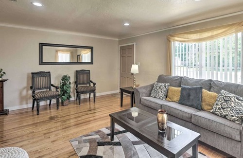 Bakersfield House | Bakersfield City Home w Patio and Garden