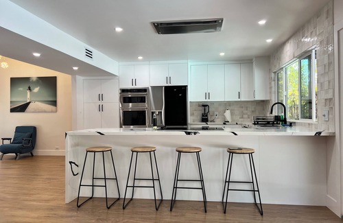 Bakersfield House | Bakersfield Luxe Stay- Private Spa Vibes Stylish & Serene