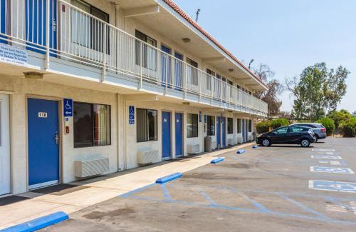 West Park Community Hotel | Bakersfield - Motel