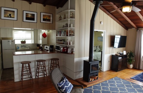Newport Beach Apartment | Balboa Island Charmer