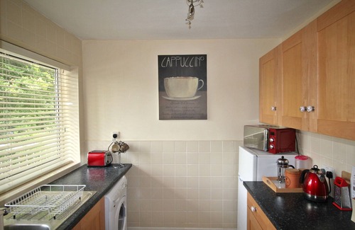 Doncaster Apartment | Balcony Apartment - Spacious 2 Large Beds